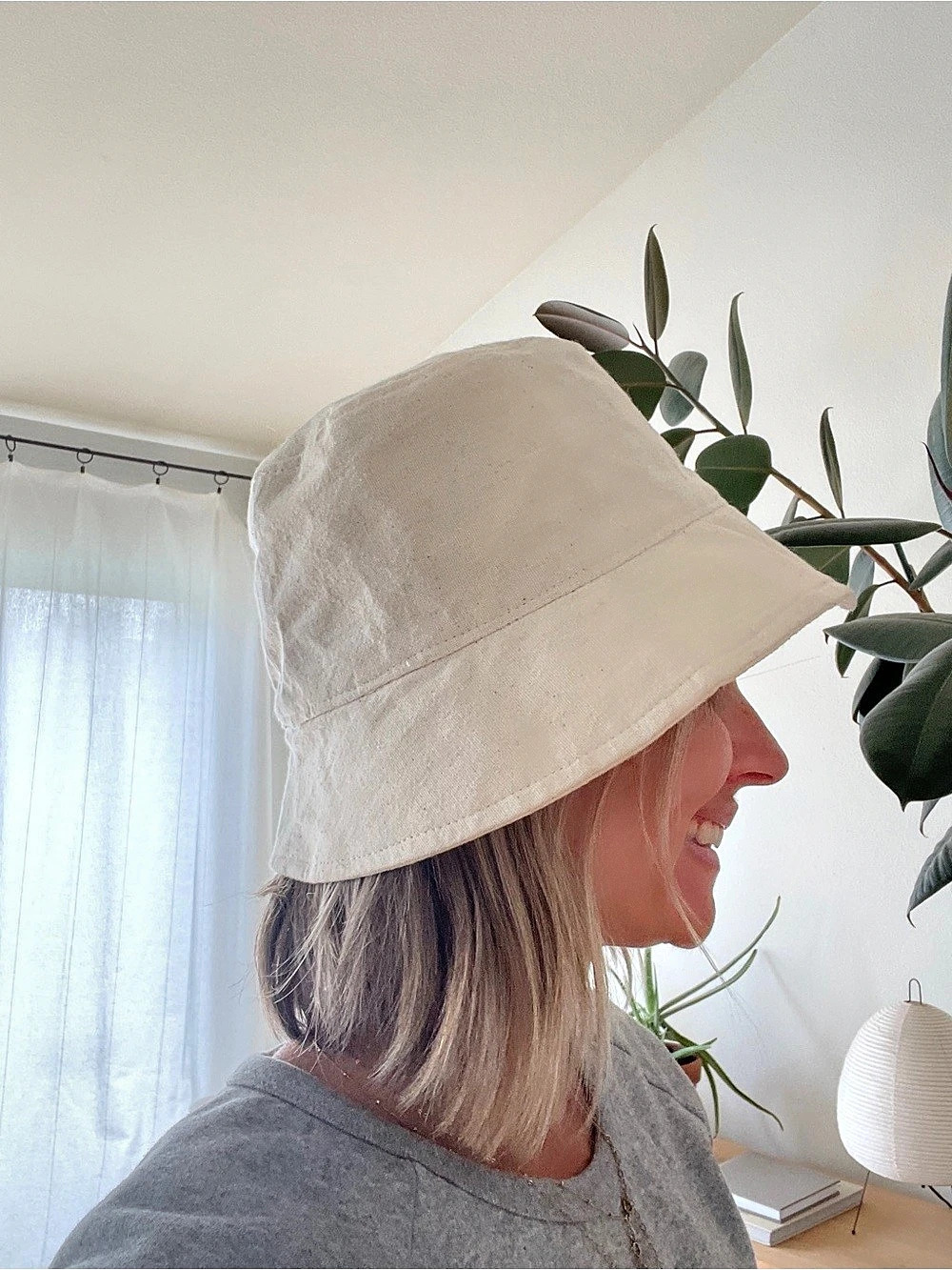 Women's Bucket Hat in Beige Like New